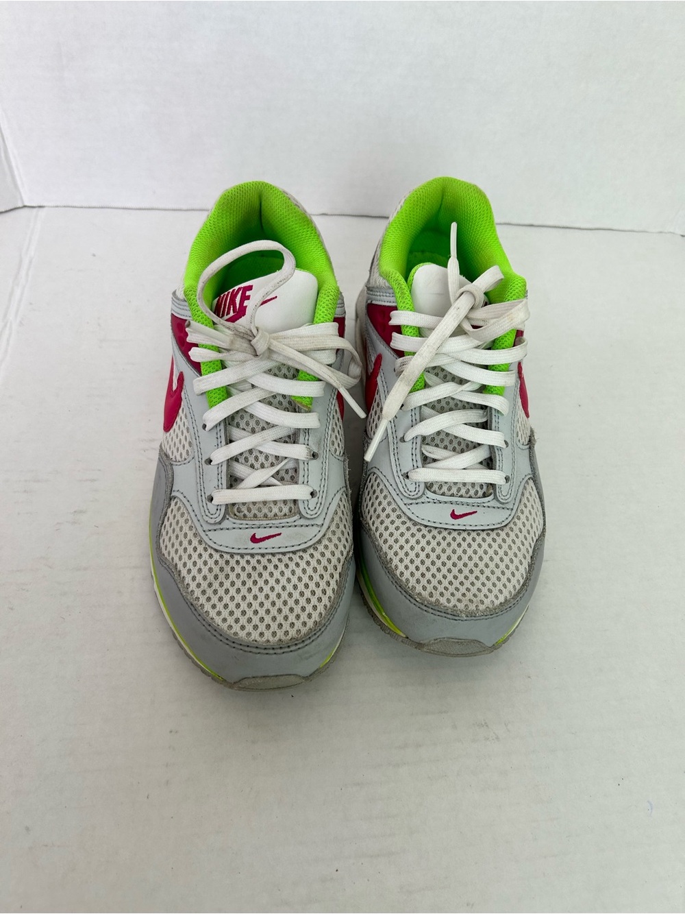 Nike Women’s Correlate White & Pink Running Shoes with Neon Green Lining 6.5